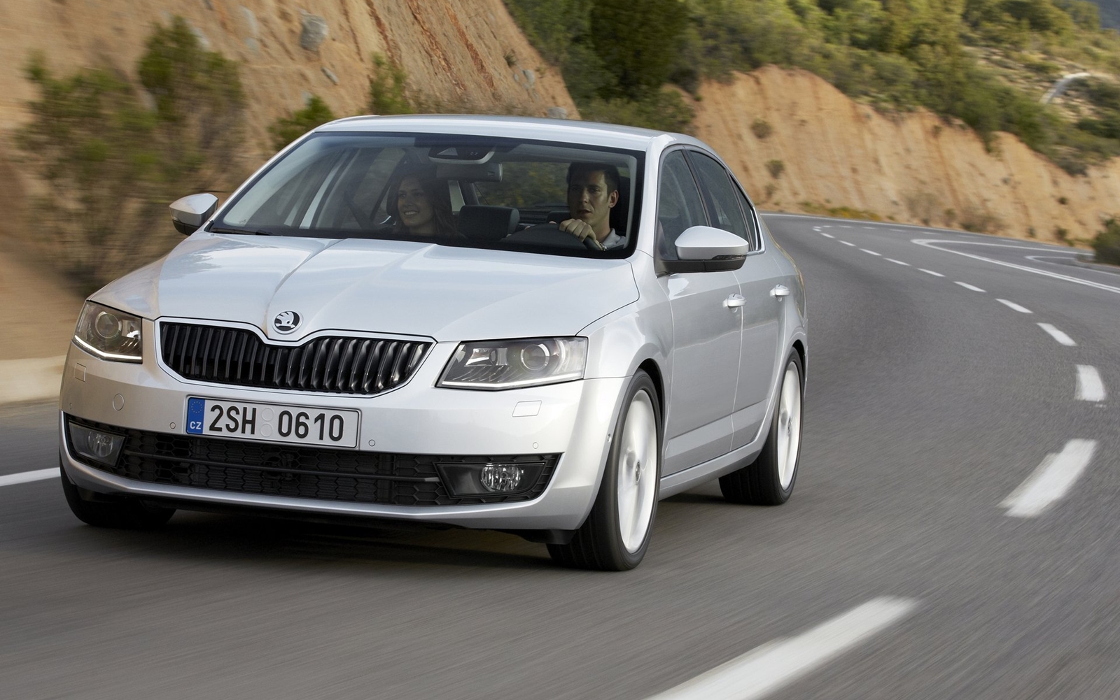 Yeni Škoda Octavia 1.0 TSI, ekonomik yakıt tüketimi ve 115 HP gücüyle Türkiye yollarında satışa sunuldu.