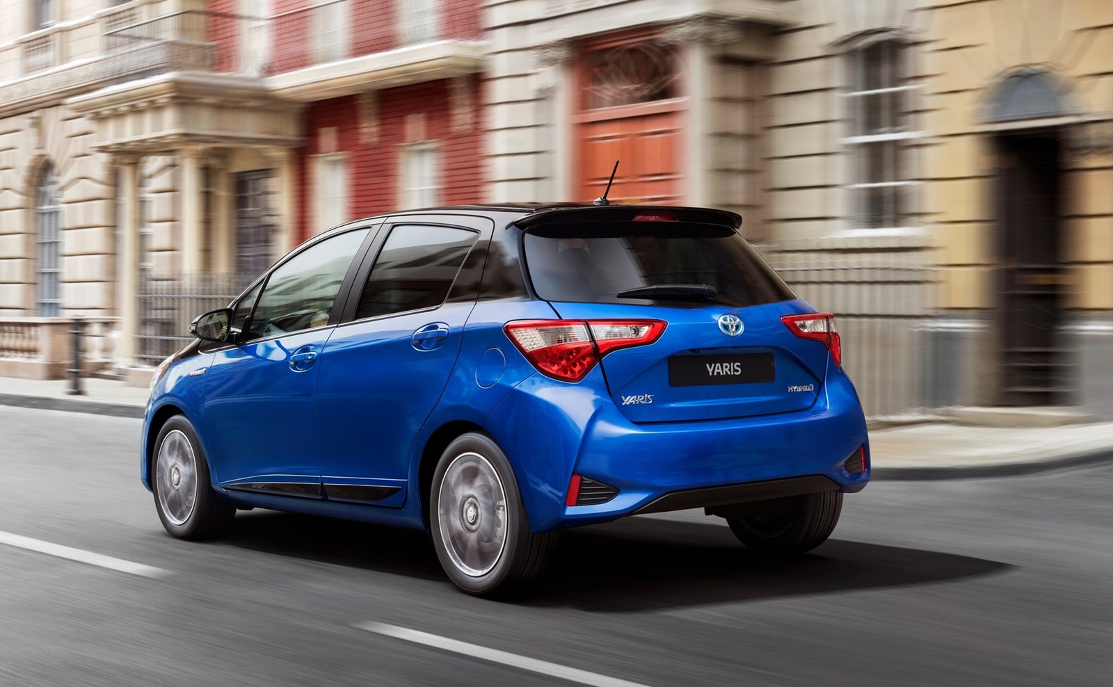 Yeni Toyota Yaris, Cenevre Otomobil Fuarı’nda 1.5 litrelik motoru ve modern tasarımıyla tanıtıldı.