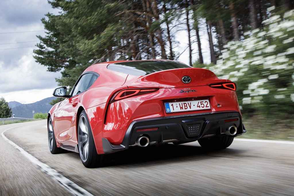 Toyota GR Supra arka görünüm