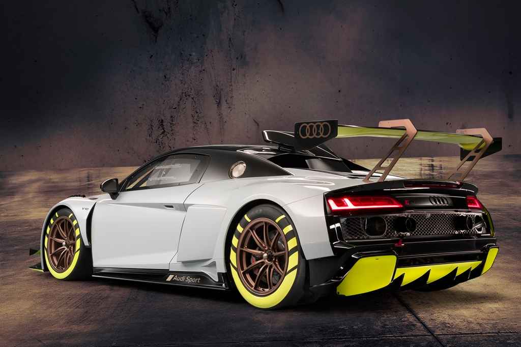 Audi R8 LMS GT2 arka görünüm