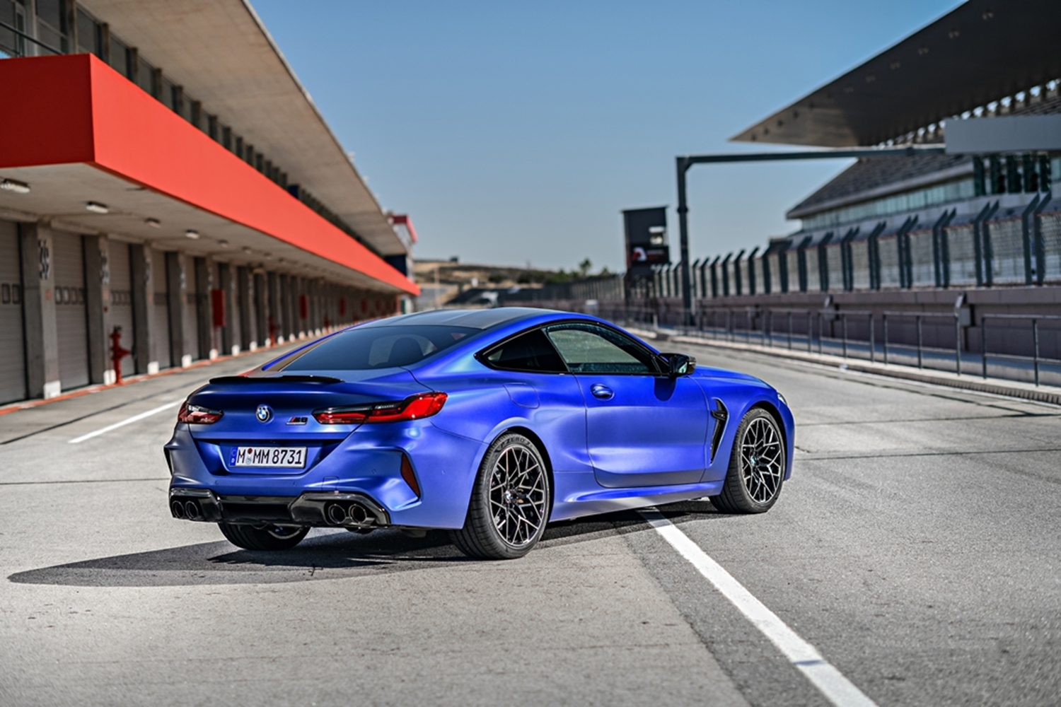 BMW M8’e özel geliştirilmiş Pirelli P Zero lastikler