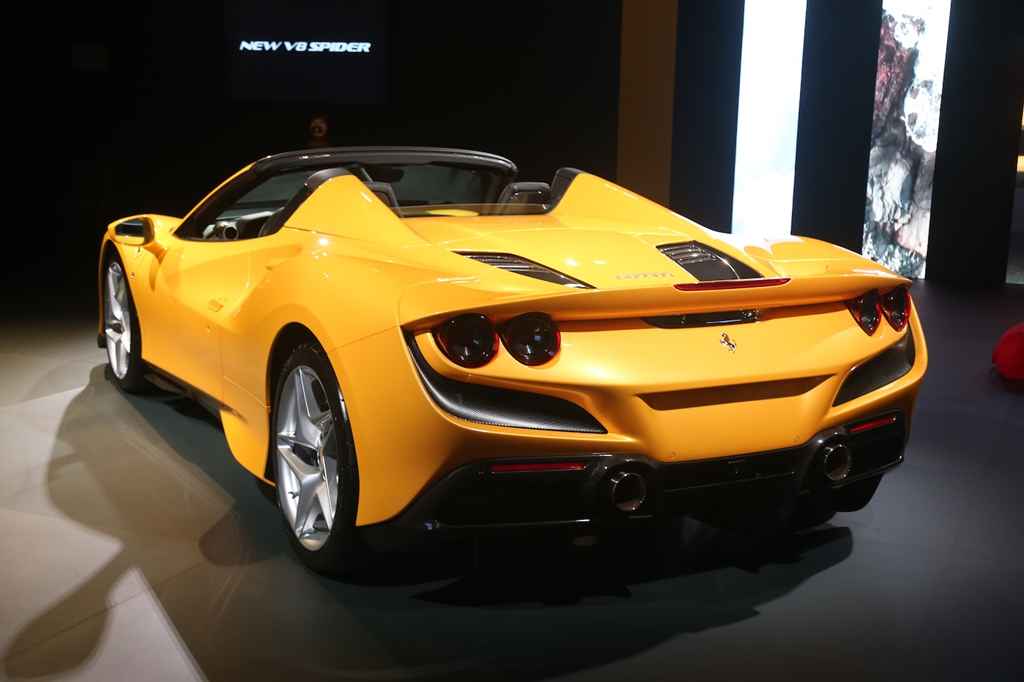 Ferrari F8 Spider arka tasarım ve aerodinamik spoyler