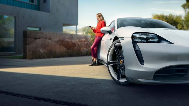 Porsche Taycan 2019 (11)
