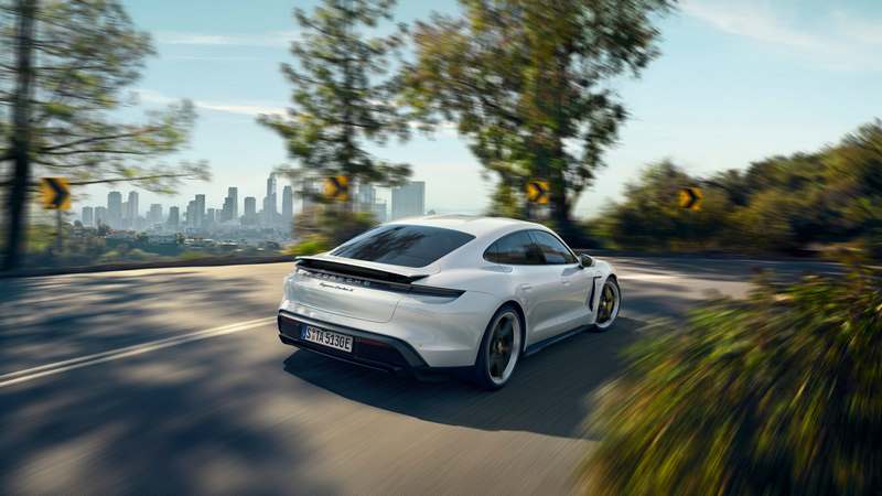 Porsche Taycan 2019 (2)