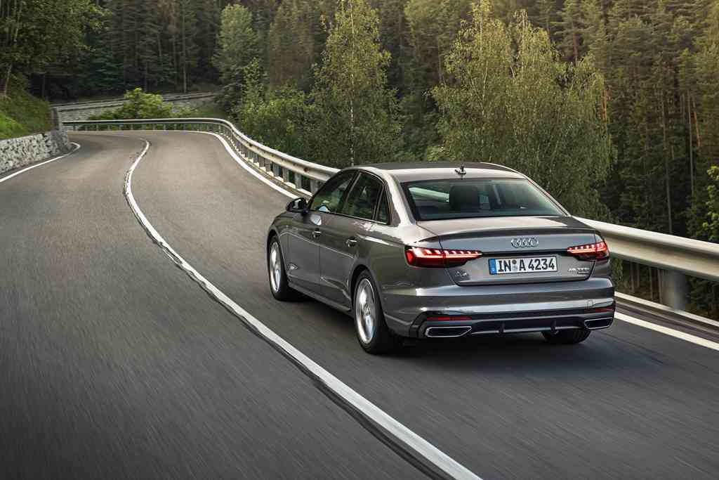 Audi A4 arka tasarım detayları