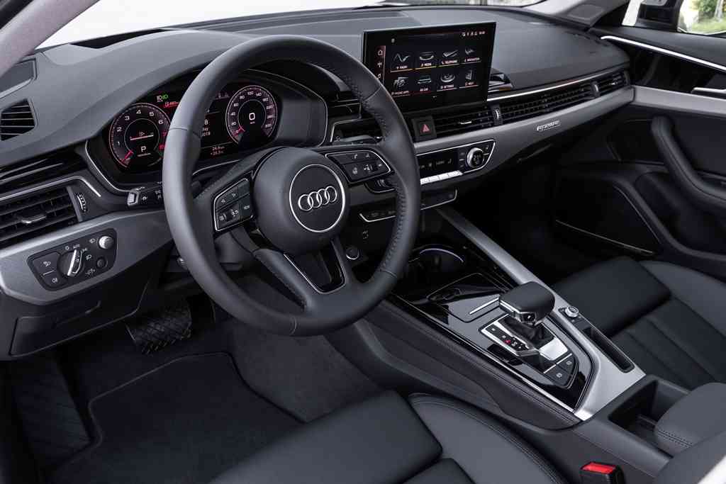 Audi A4 PI MMI bilgi-eğlence ekranı