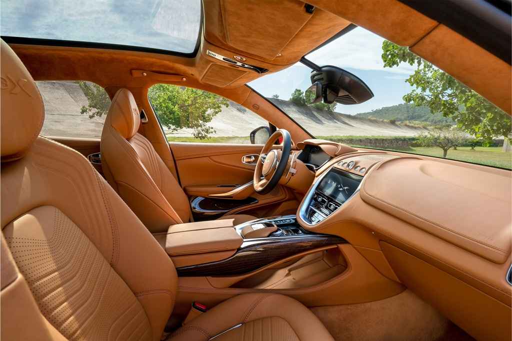 DBX SUV iç mekân lüks detaylar
