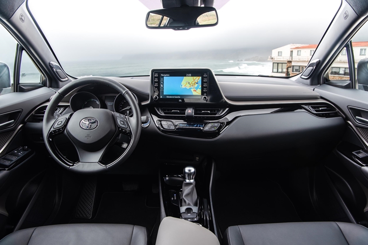Yenilenen Toyota C-HR’ın Türkiye yollarında tanıtım görseli – Toyota C-HR iç görünüm