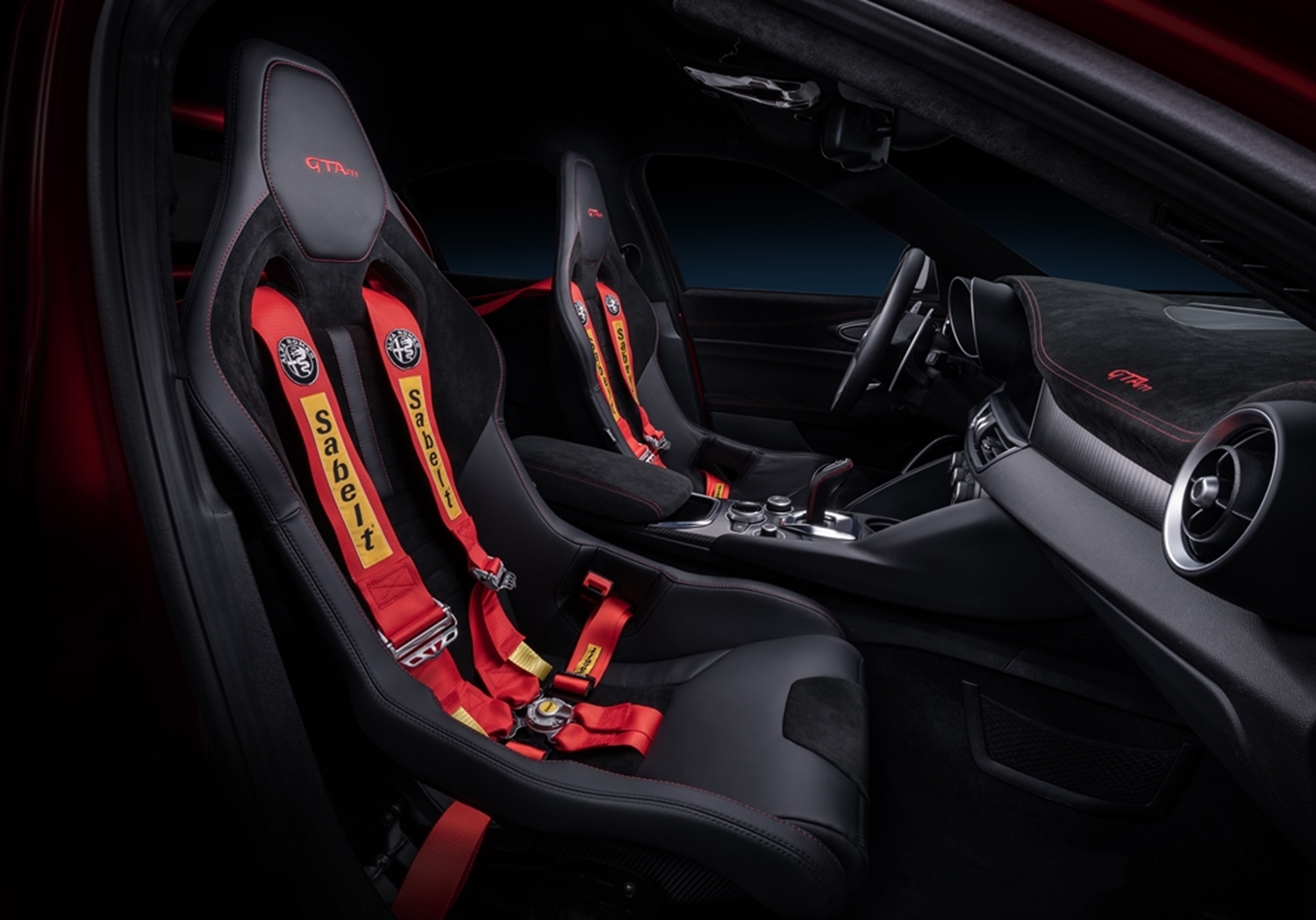 Alfa Romeo Giulia GTA 2020 modeli koltuk detay – 540 HP V6 motorlu yeni nesil efsane