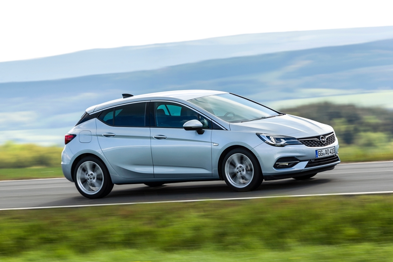 Yeni Opel Astra HB yandan görünüm
