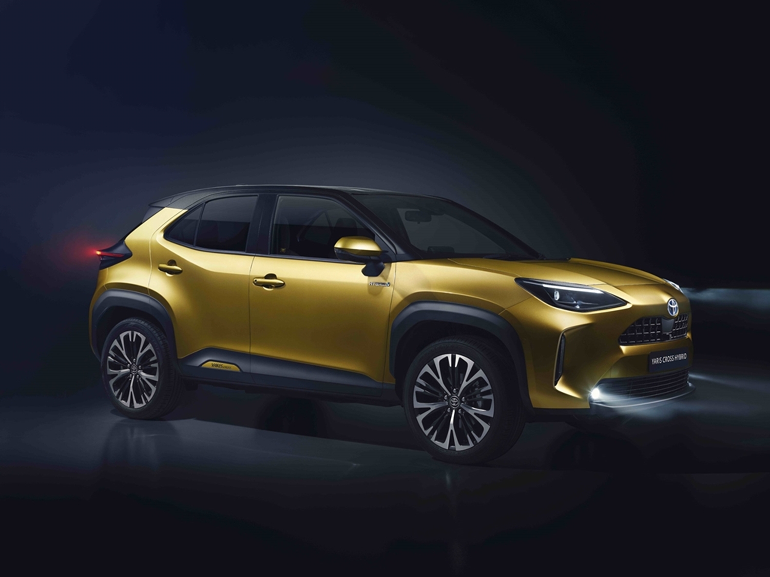Yaris Cross Brass Gold lansman rengi
