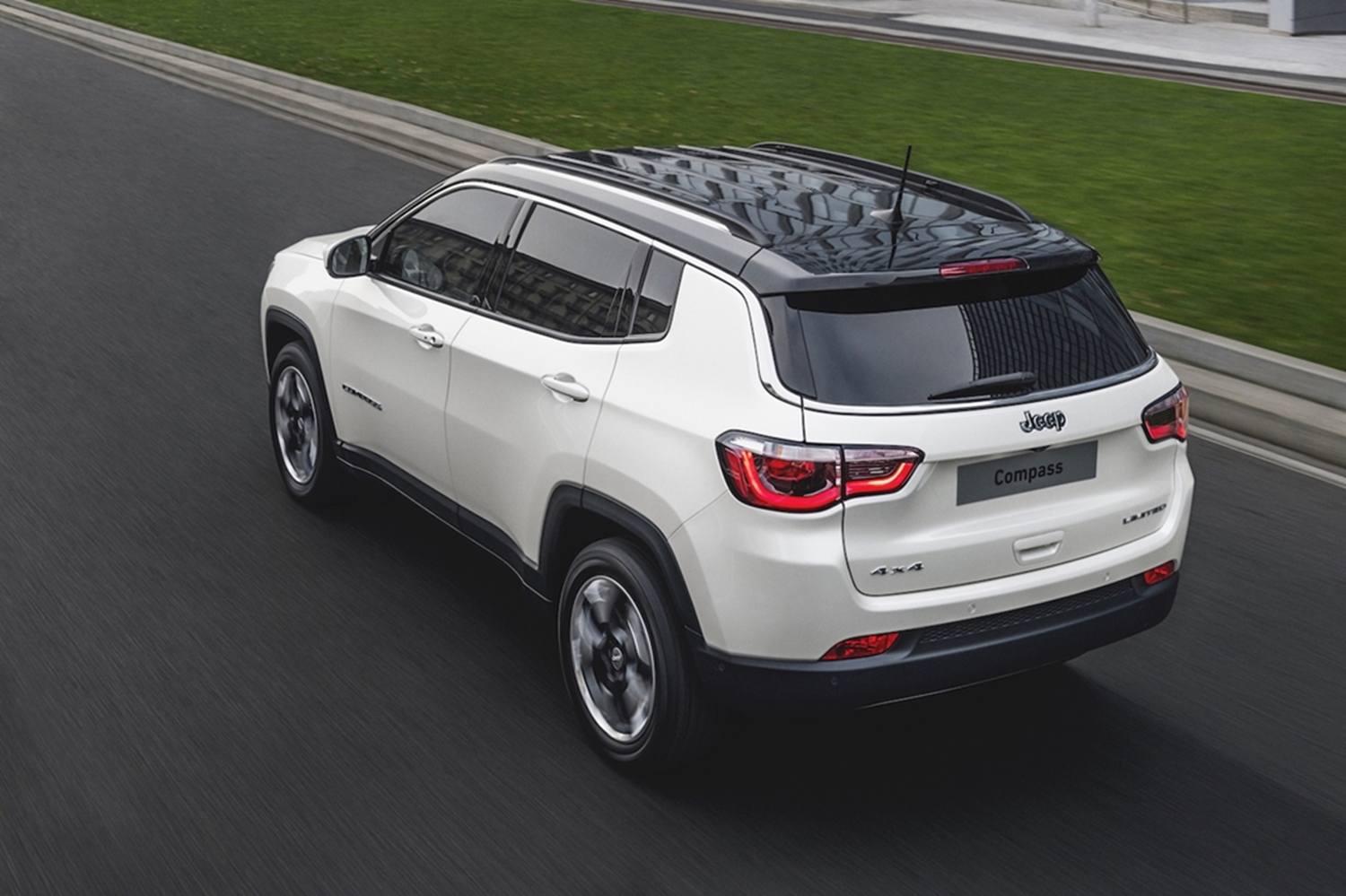 Jeep Compass 2020 arkadan görünüm