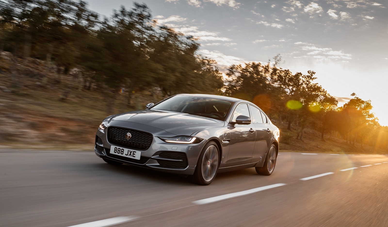 Yeni Jaguar XE Türkiye lansman görseli