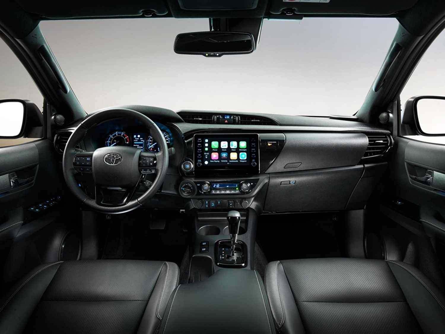 Hilux iç mekan 8 inç multimedya ekranı