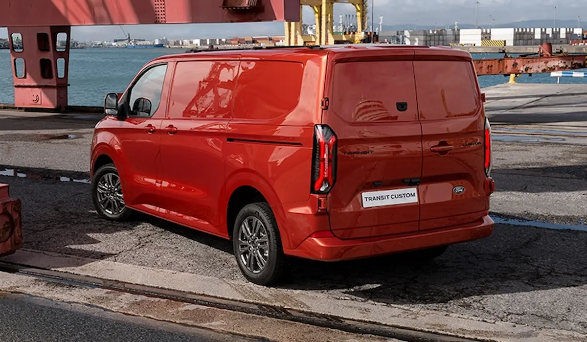 Ford_Transit_Custom arkadan görünüm