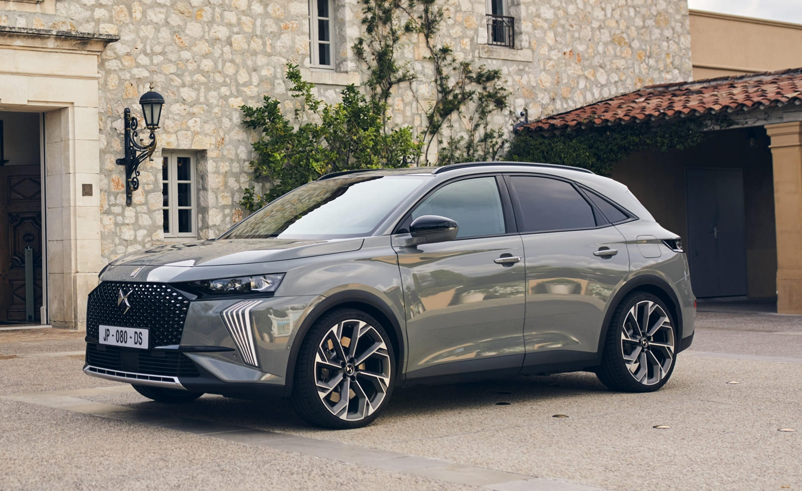 DS Automobiles Temmuz kampanyasıyla DS 7 ve DS 4 modellerinde cazip kredi ve takas desteği sunuyor.