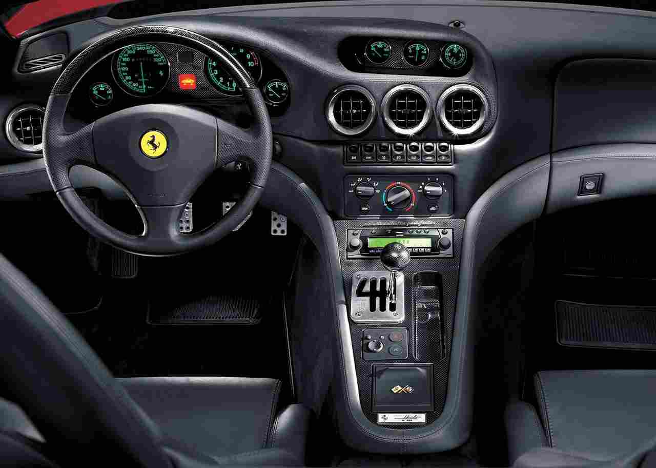 Ferrari manuel vites hayranlarına klasik modelleri öneriyor, yeni modellerde manuel vitesin geri dönmesi ise belirsizliğini koruyor.