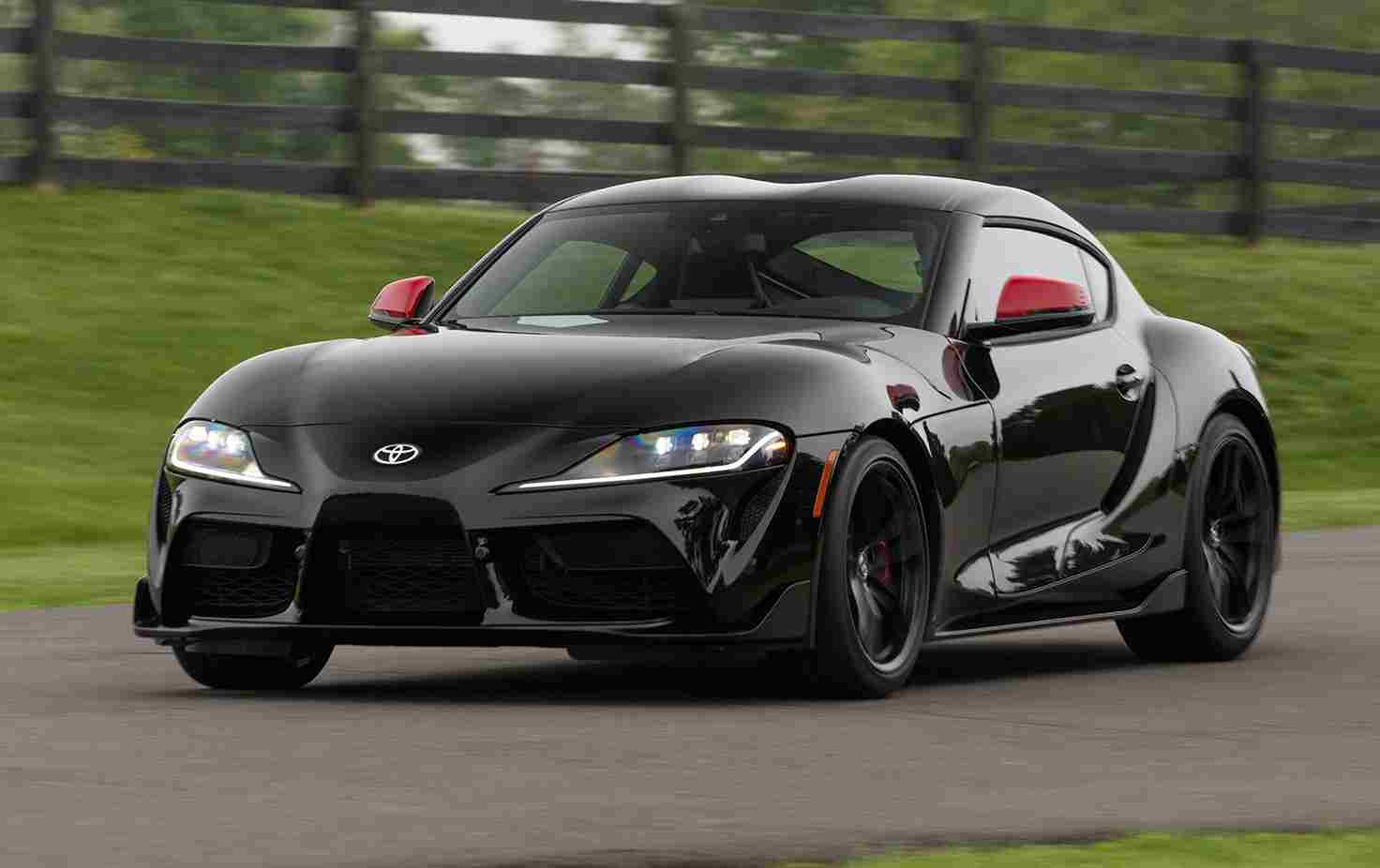 Nissan Z Supra satış karşılaştırması 2025’te Z lehine. Türkiye’de Nissan Z ise sadece özel ithalatla geliyor.