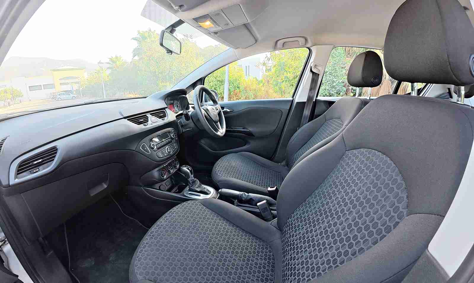 2016 Opel Corsa ön konsol görünüm