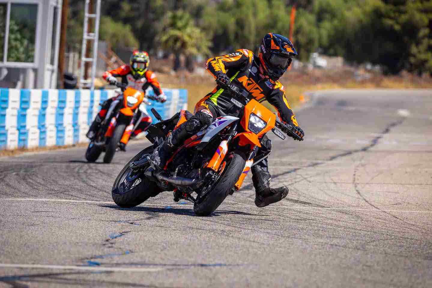 KTM 390 SMC R pist performansı