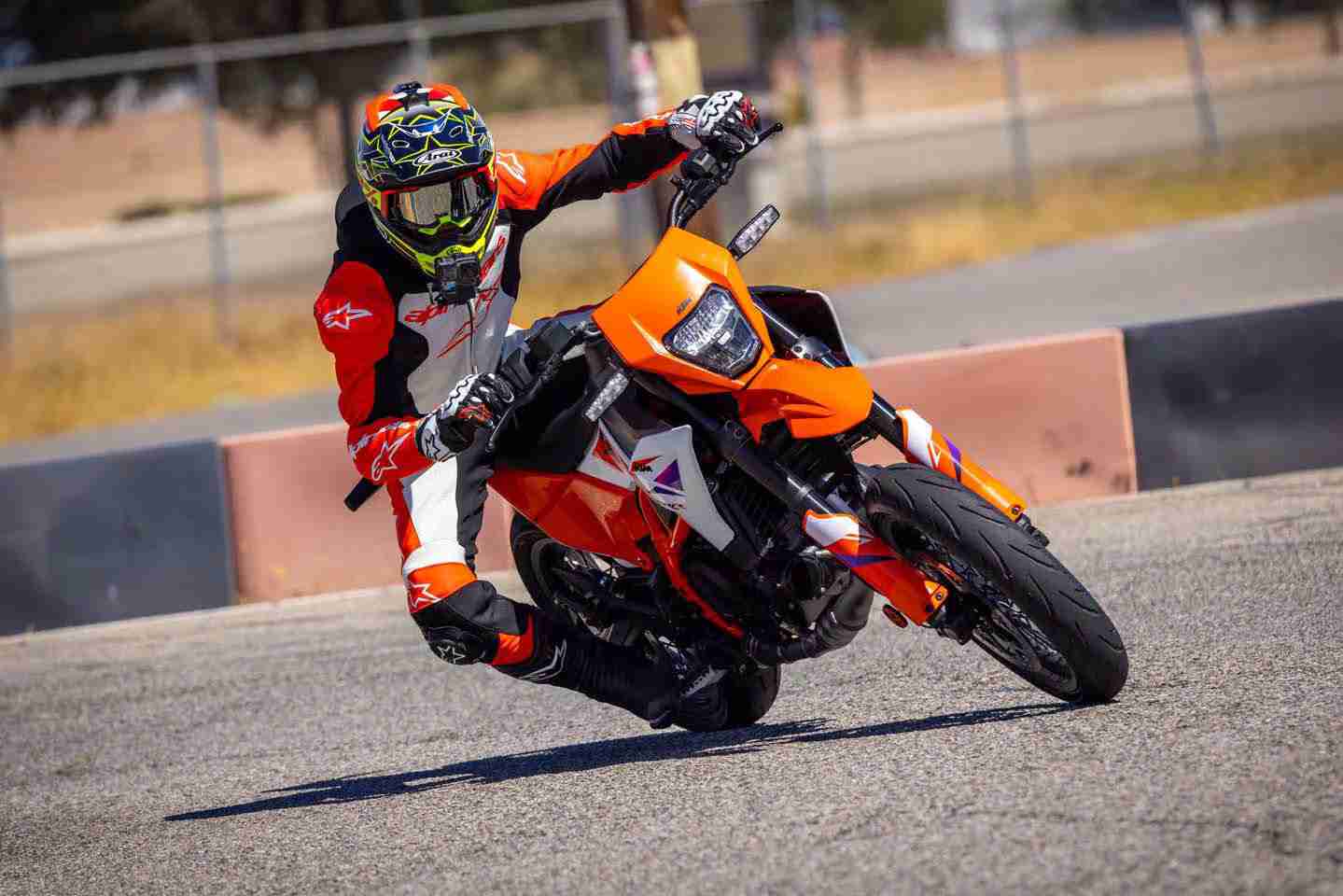 KTM 390 SMC R pist performansı