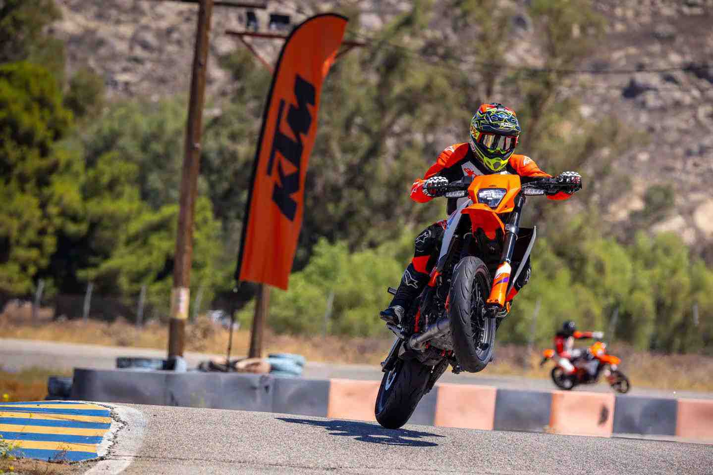 KTM 390 SMC R pist performansı