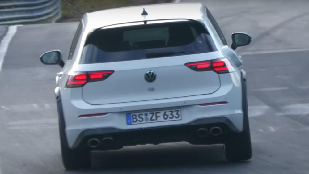 Volkswagen Golf R 350 arka görünüm, dört çıkışlı egzoz sistemiyle