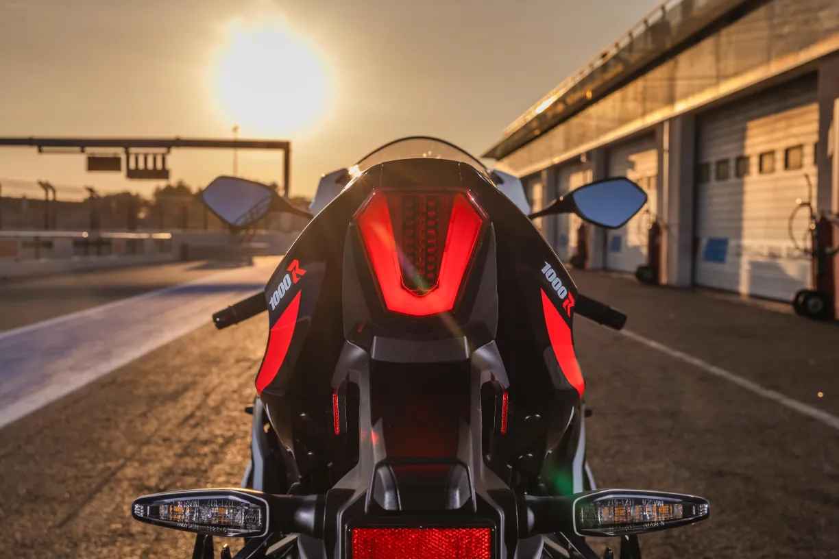 2026 Suzuki GSX-R1000 arka