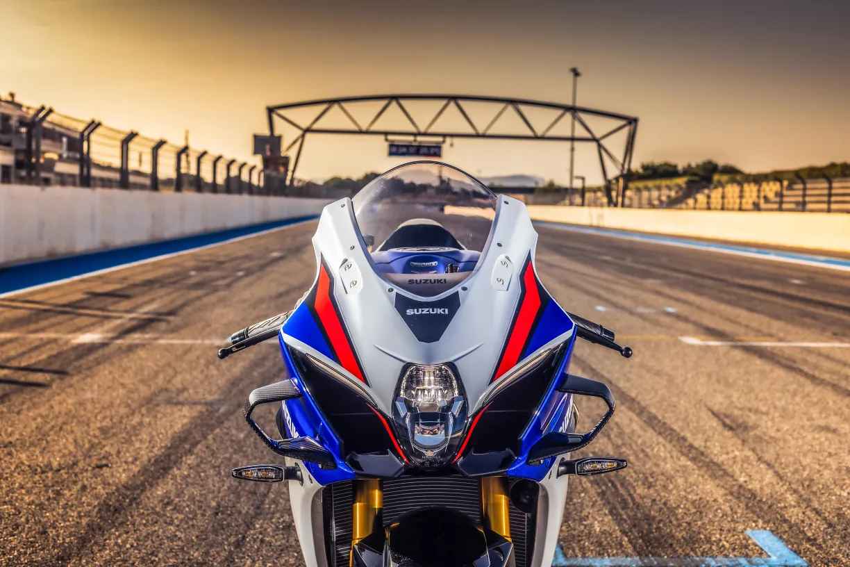 2026 Suzuki GSX-R1000 ön