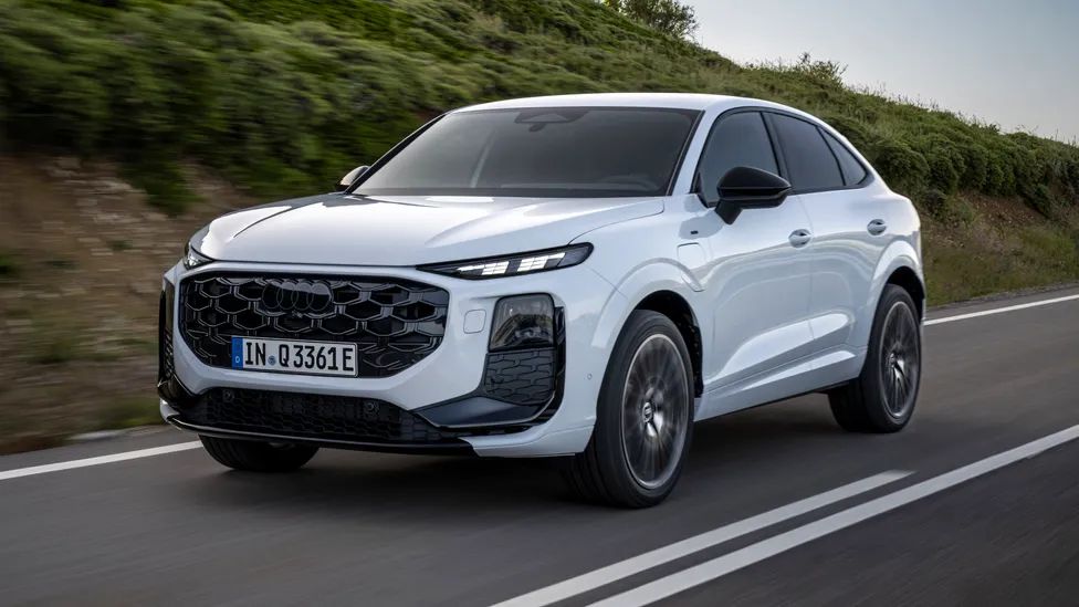 Yeni Audi Q3 Sportback coupe SUV tasarım önden görünüm