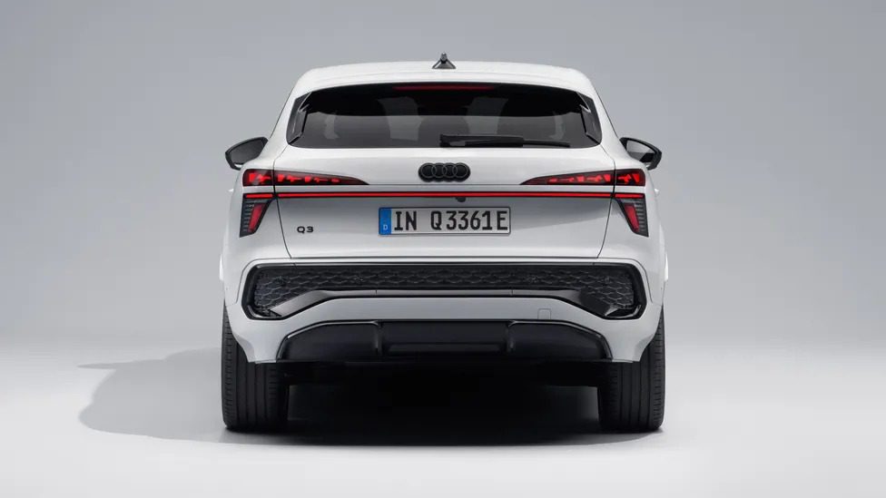 Yeni Audi Q3 Sportback sportif arka tasarım