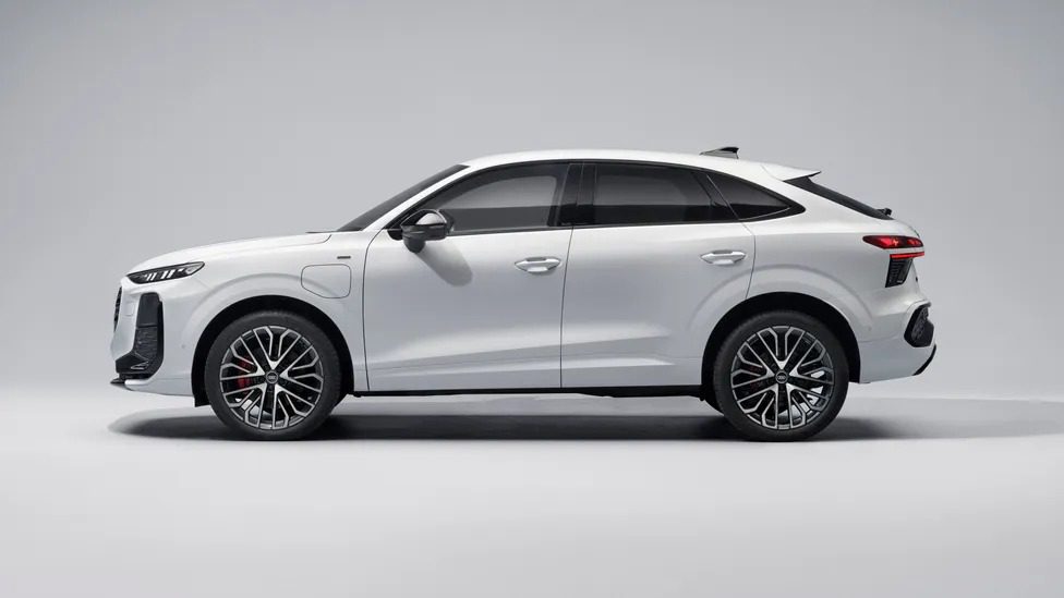 Yeni Audi Q3 Sportback yandan görünüm