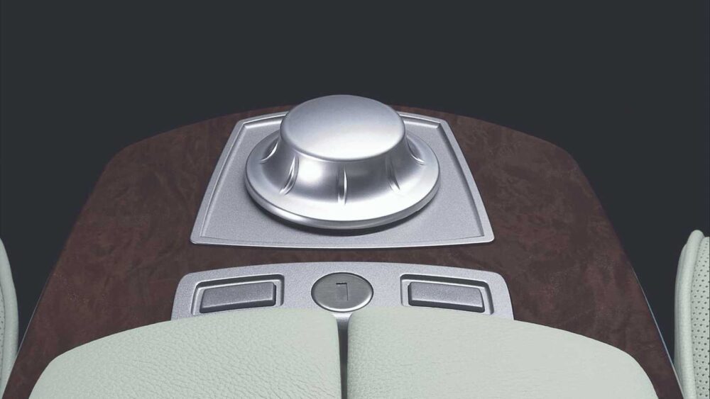 BMW, 2001 yılında 7 Serisi ile iDrive kumandası