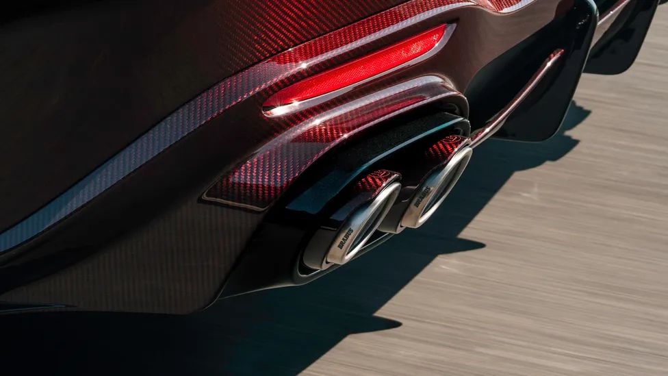 Brabus Rocket GTC Karbon detaylar ve egzoz
