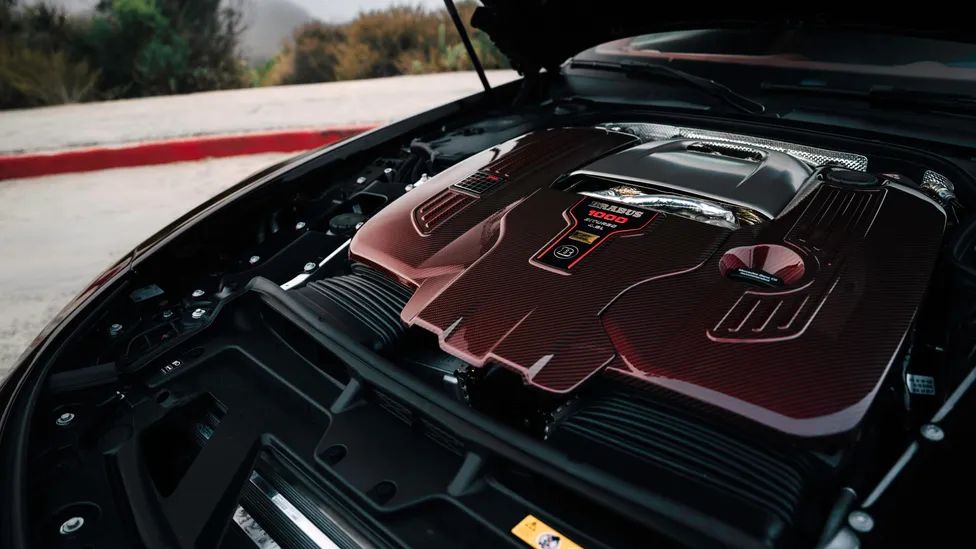 986 beygir gücündeki Brabus Rocket GTC motoru 