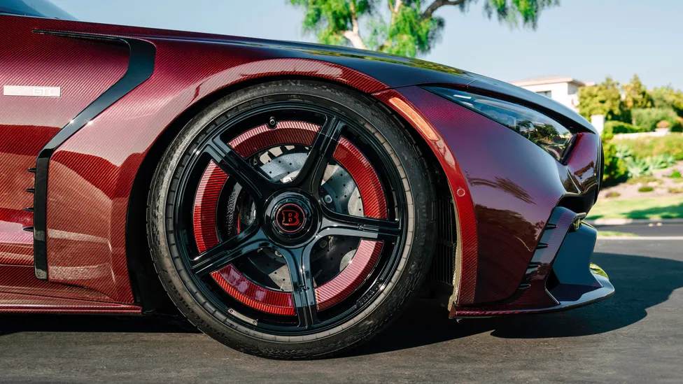 Brabus Rocket GTC jant tasarımı ve karbon fiber detayları