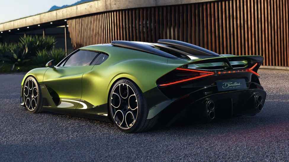 1.578 hp Bugatti Brouillard arka görünüm