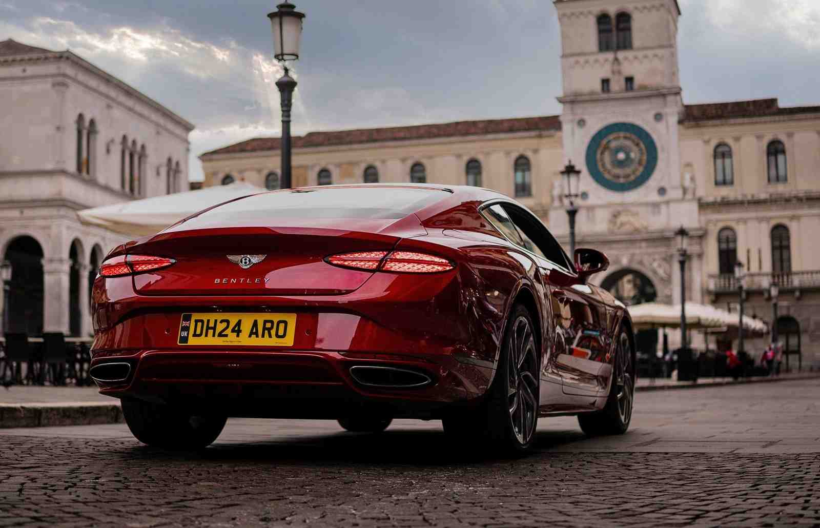 Bentley Continental Supersports hafifletilmiş gövde