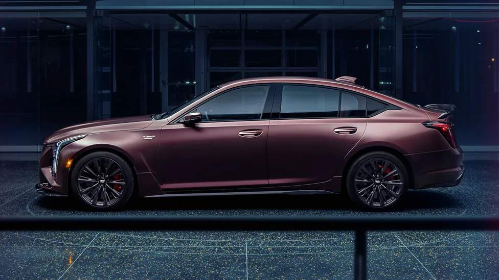 Curated by Cadillac CT5-V Blackwing yan tasarım