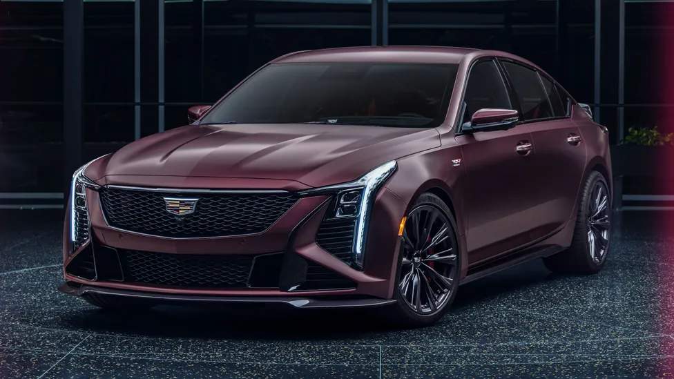 Curated by Cadillac CT5-V Blackwing ön tasarım