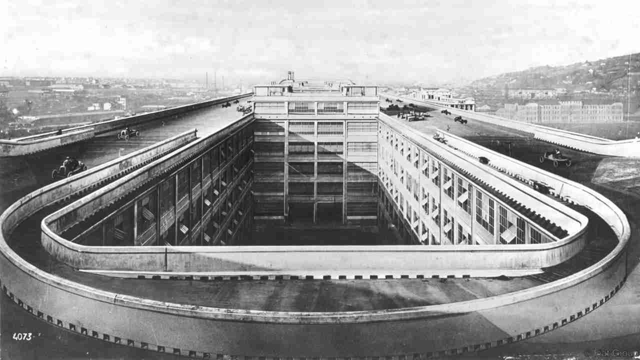 Lingotto fabrika binası ve üzerinde yer alan test pisti