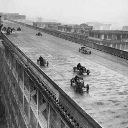 Fiat Lingotto çatı pistinde 1920’lerde test edilen araçlar