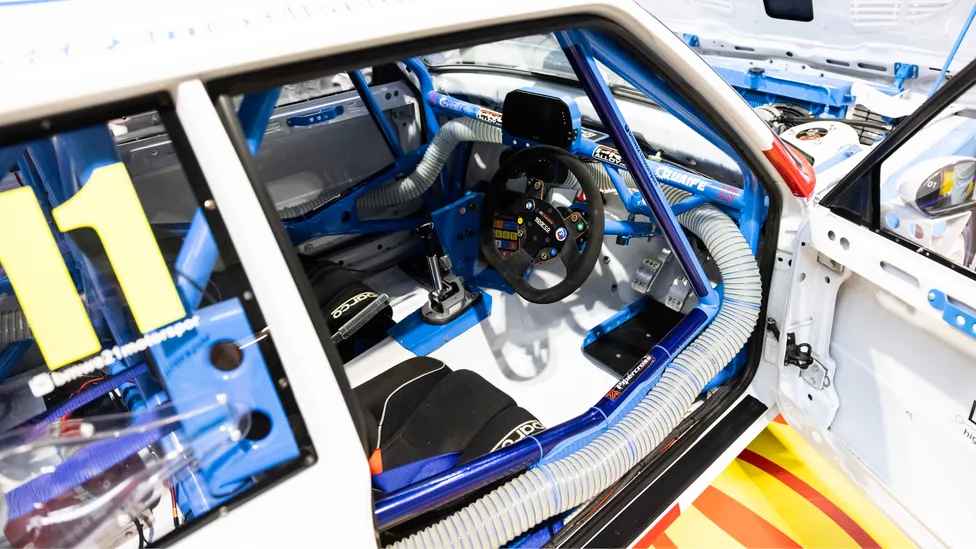 Flame-spitting yan egzozlu BMW E21 custom build