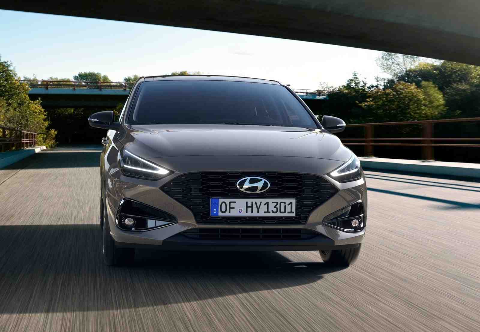 Yeni Hyundai i30 Türkiye lansmanı hibrit motor ve modern tasarım