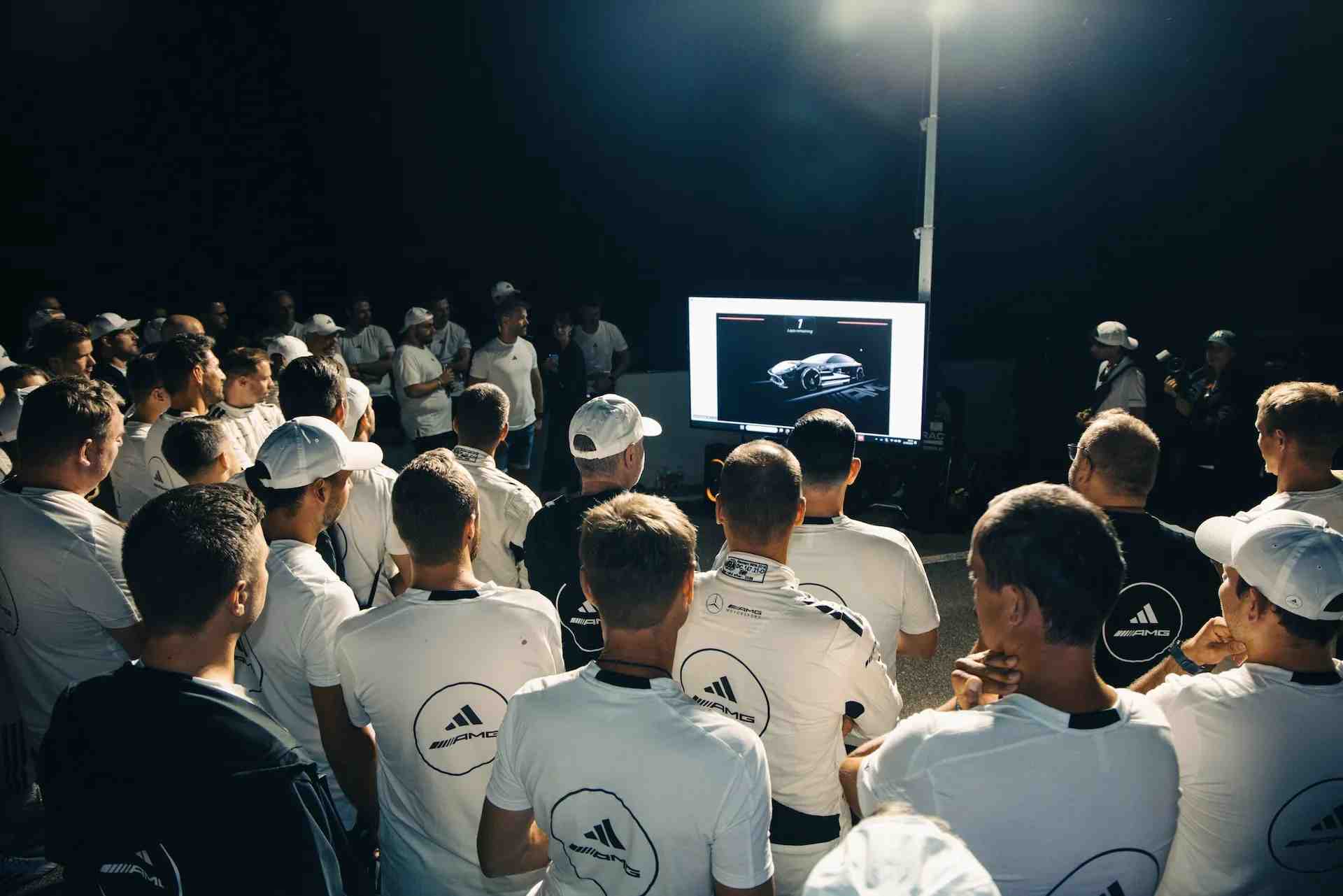 AMG GT XX'in rekor denemelerinde 17 sürücü dönüşümlü olarak görev yaptı