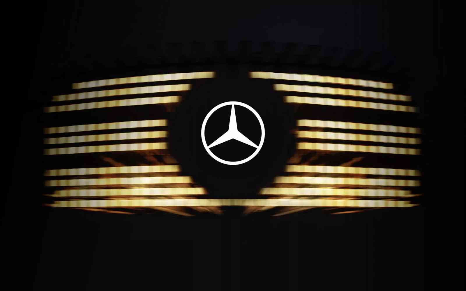 Mercedes GLC elektrikli SUV aydınlatmalı panjur tasarımı