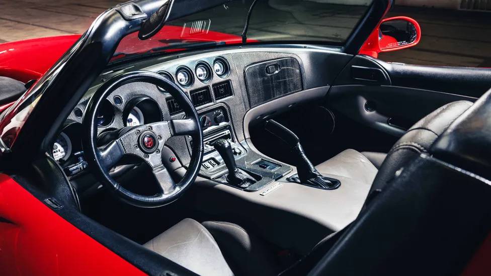 Dodge Viper V10 araç içi görsel