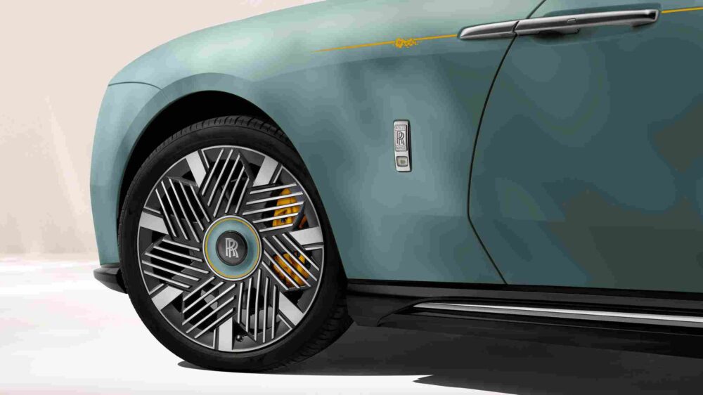 Rolls-Royce Primavera koleksiyonunda özel 23 inç jant tasarımı