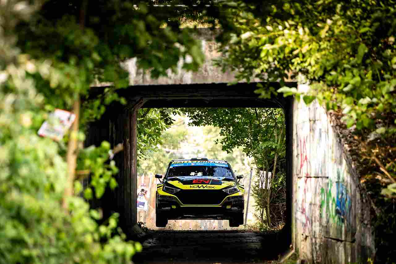 Barum Czech Rally Zlín 2024 asfalt etap aksiyonu