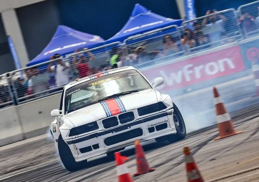 Demirhan Öke BMW E36 ile TOSFED Drift Kupası birincisi